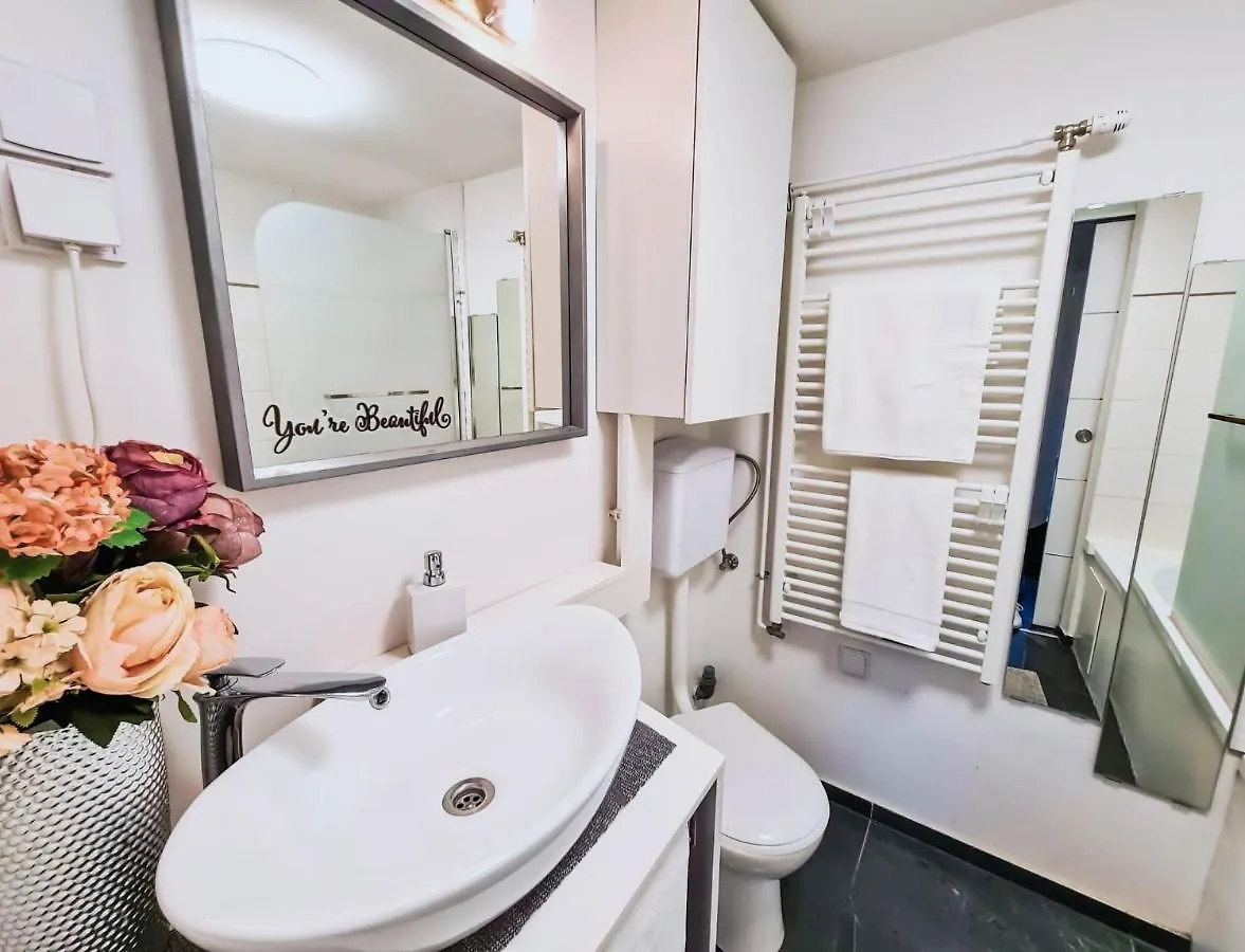Modern Flat With Perfect Location بودابست